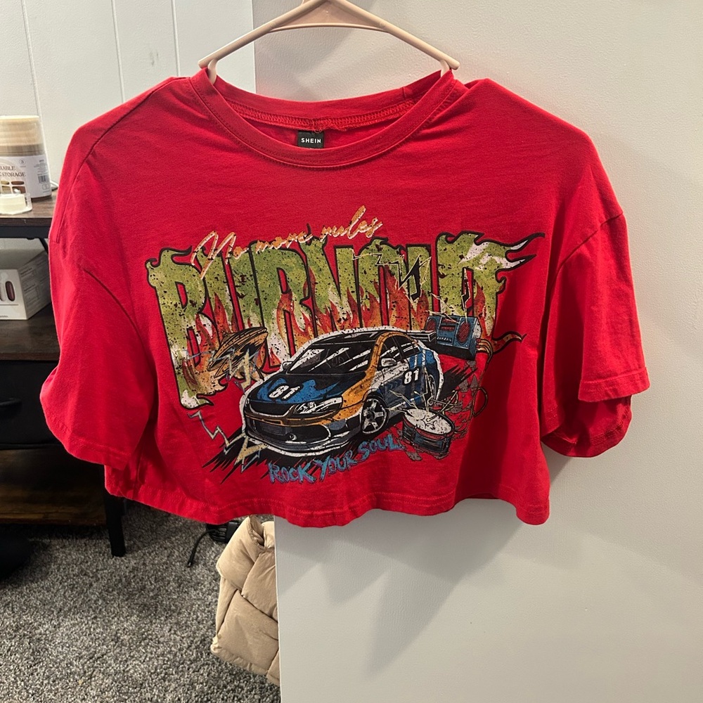 SHEIN Red Graphic Kids Crop Top